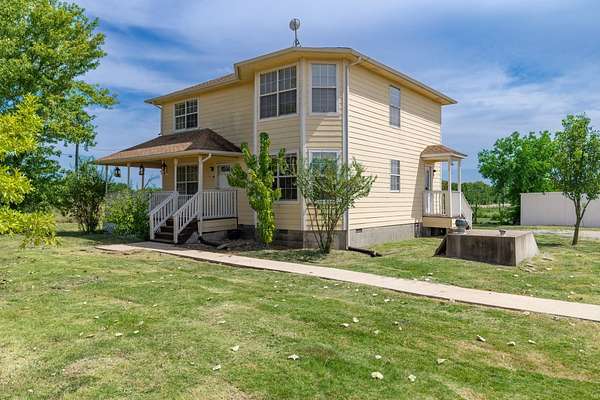 10.5 Acres of Land with Home for Lease in Caddo Mills, Texas