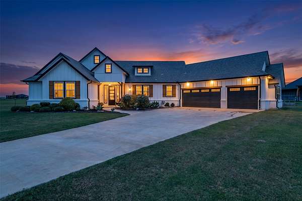 2.18 Acres of Land with Home for Lease in Alvarado, Texas