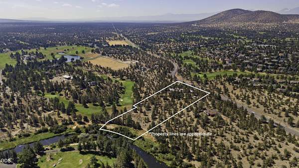 5.49 Acres of Land with Home for Sale in Redmond, Oregon