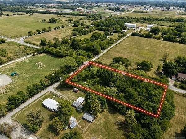 1.33 Acres of Land for Sale in Okmulgee, Oklahoma
