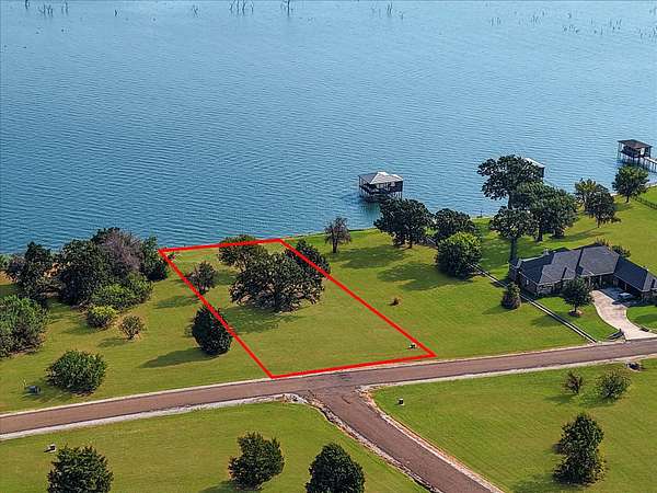 0.75 Acres of Residential Land for Sale in Corsicana, Texas
