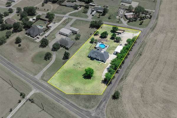 1.5 Acres of Land with Home for Sale in Van Alstyne, Texas