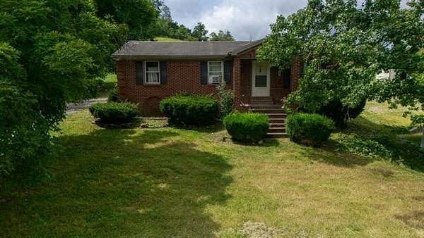 8.77 Acres of Land with Home for Sale in Georgetown, Kentucky