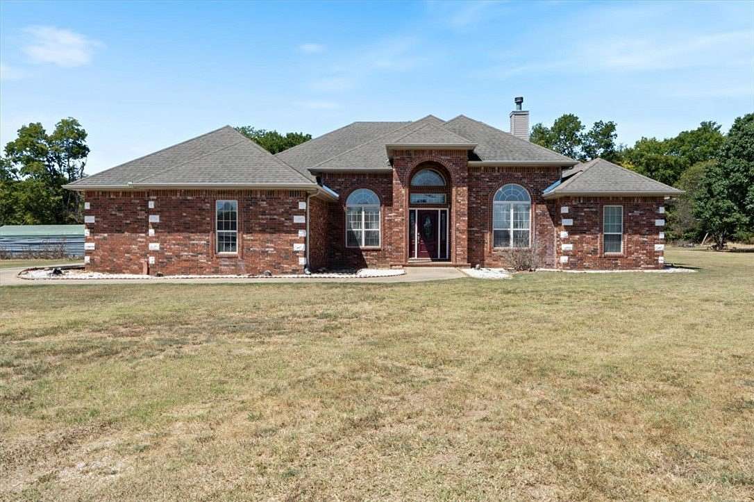 12 Acres of Land with Home for Sale in Lincoln, Arkansas