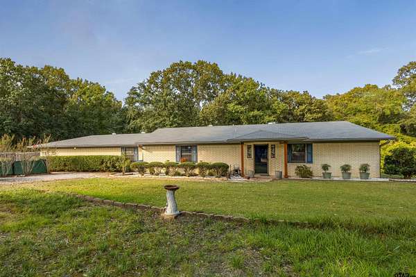13.4 Acres of Land with Home for Sale in Mineola, Texas