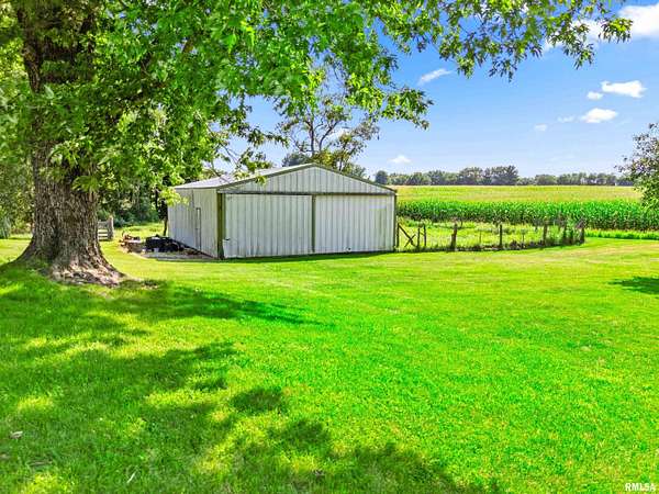 14 Acres of Agricultural Land for Sale in Trivoli, Illinois