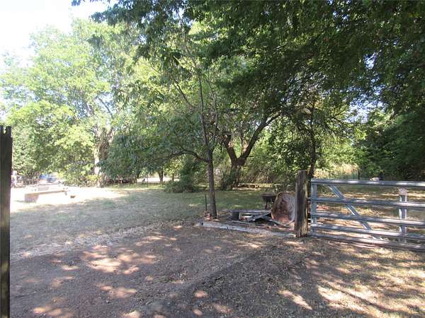 4 Acres of Land with Home for Sale in Gordonville, Texas