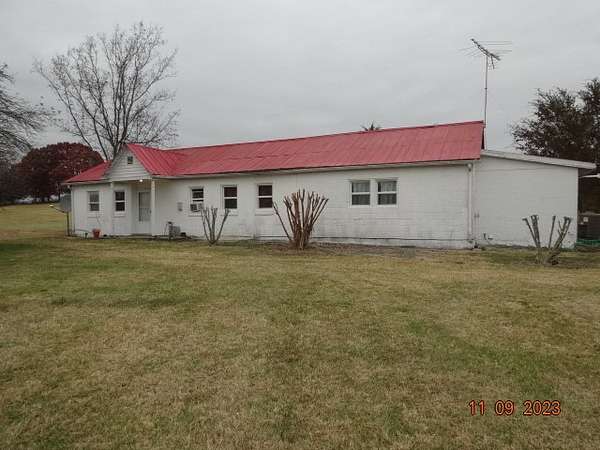 5 Acres of Land with Home for Lease in Franklin, Tennessee