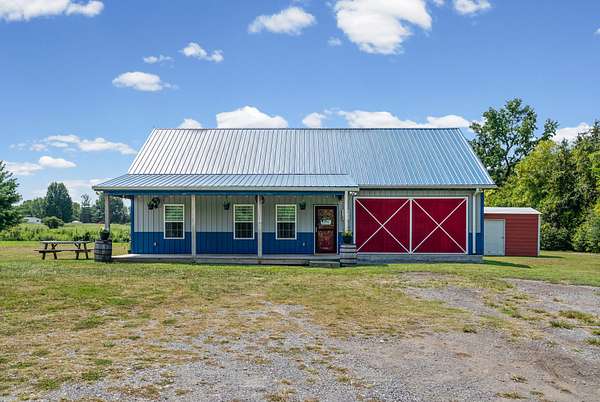 7 Acres of Land with Home for Sale in Springfield, Tennessee