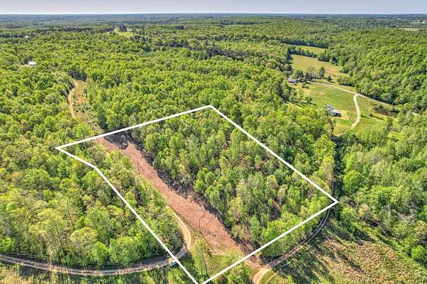4 Acres of Residential Land for Sale in Lawrenceburg, Tennessee