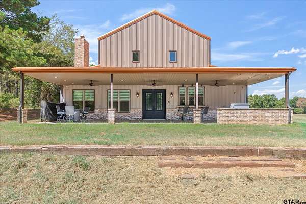 16.8 Acres of Land with Home for Sale in Big Sandy, Texas