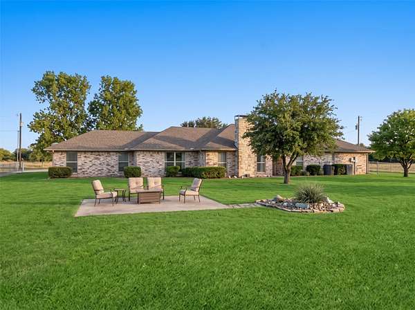 2 Acres of Land with Home for Lease in Whitewright, Texas