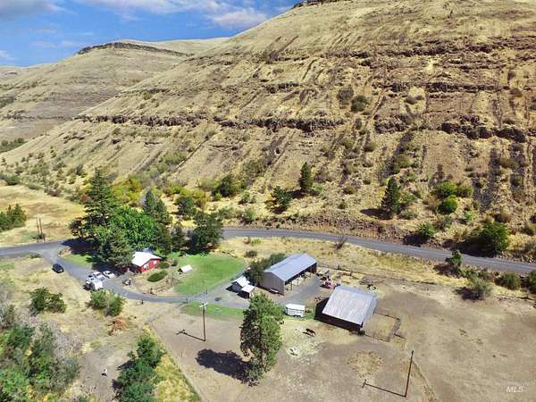 5 Acres of Land with Home for Sale in Pomeroy, Washington
