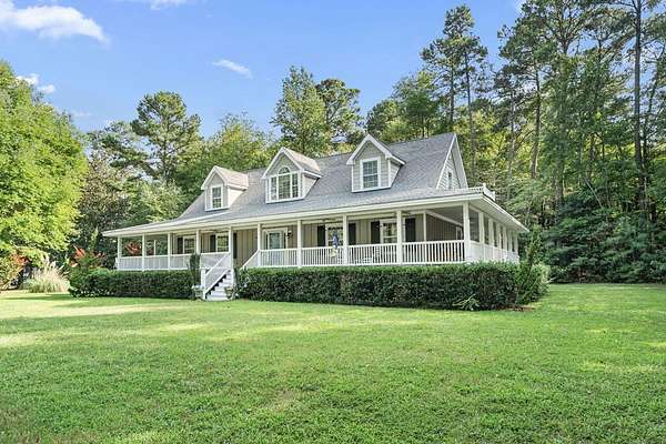 1.56 Acres of Land with Home for Sale in Deltaville, Virginia