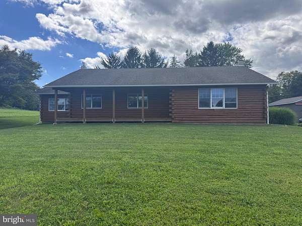 15.7 Acres of Land with Home for Lease in Kintnersville, Pennsylvania