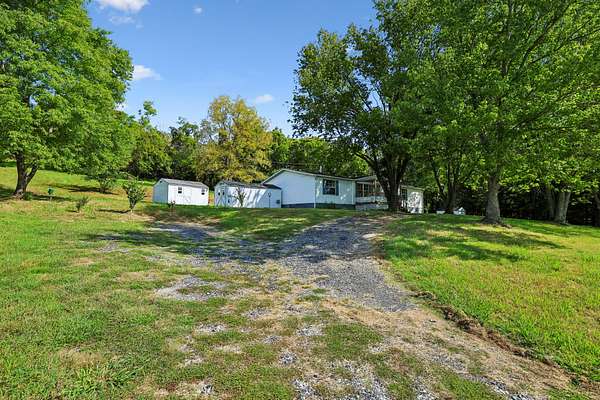 1.62 Acres of Land with Home for Sale in Watertown, Tennessee