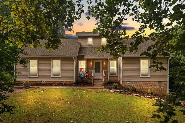 2.33 Acres of Land with Home for Sale in Columbia, Tennessee