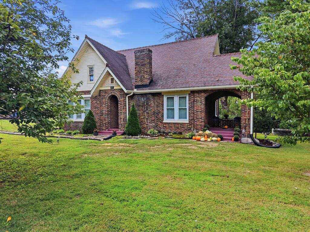 1.7 Acres of Land with Home for Sale in Red Boiling Springs, Tennessee