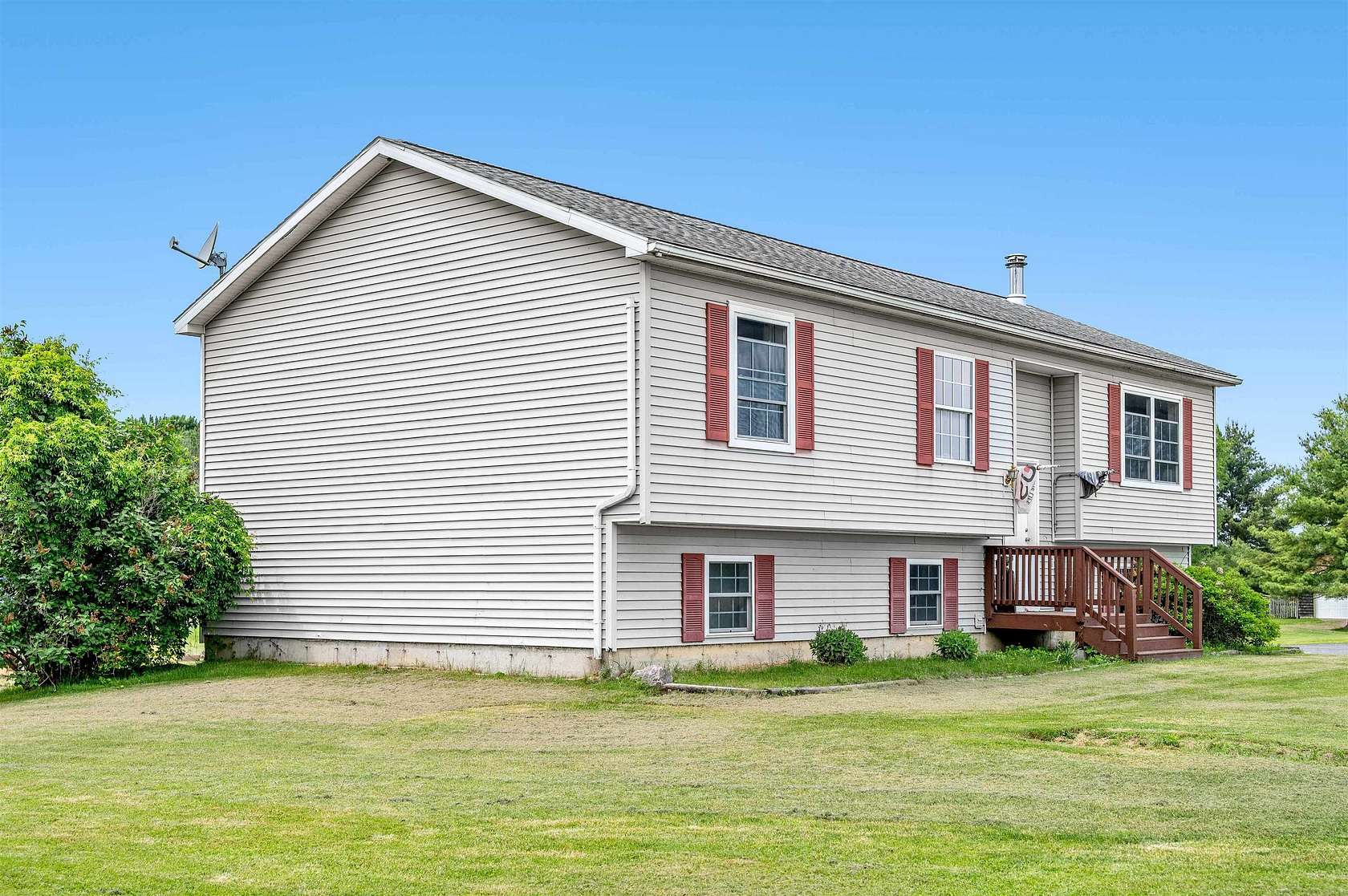 15.2 Acres of Land with Home for Sale in North Hero, Vermont