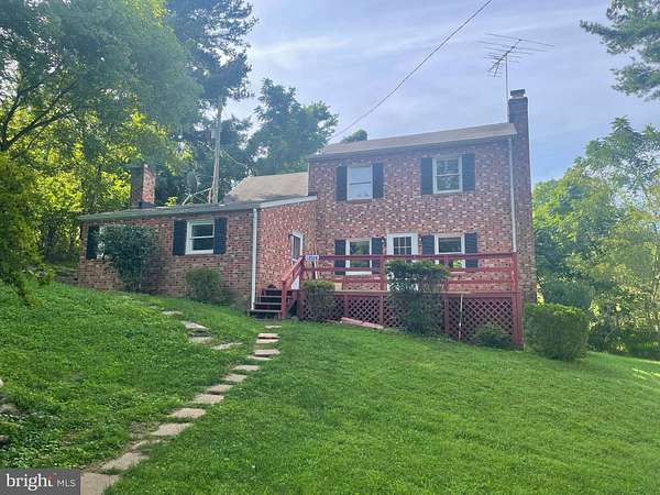 5 Acres of Land with Home for Lease in Leesburg, Virginia