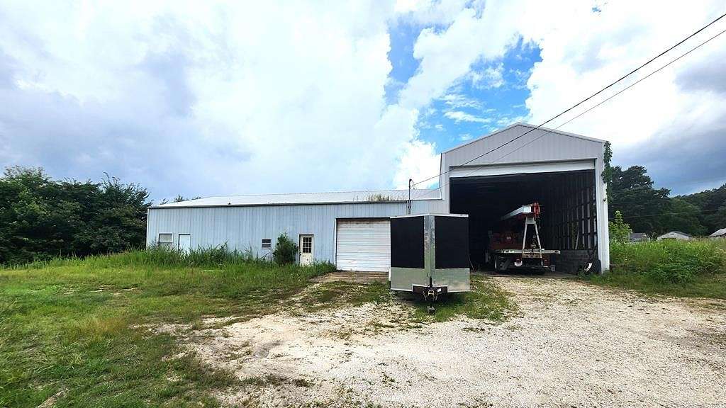 1.9 Acres of Improved Commercial Land for Sale in Paris, Tennessee