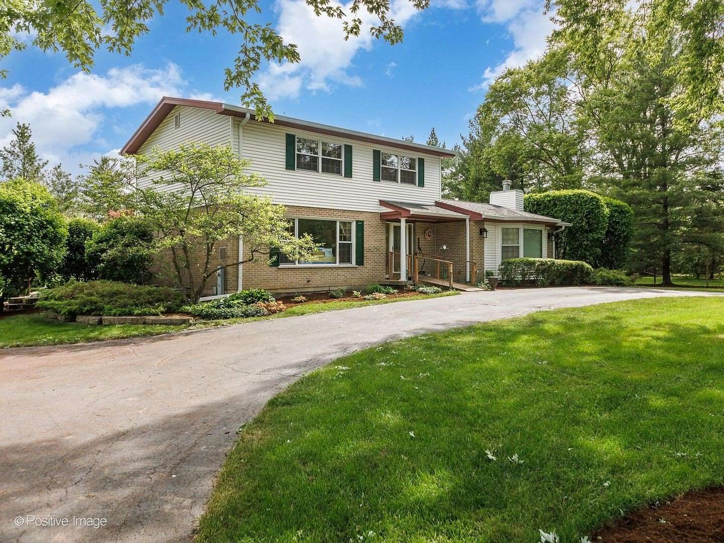 1.6 Acres of Land with Home for Sale in Riverwoods, Illinois