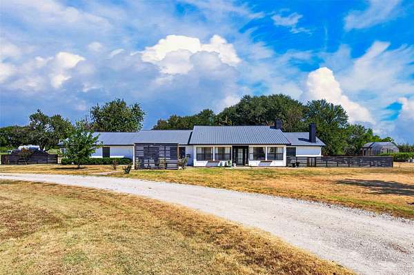 19.4 Acres of Land with Home for Sale in Wolfe City, Texas