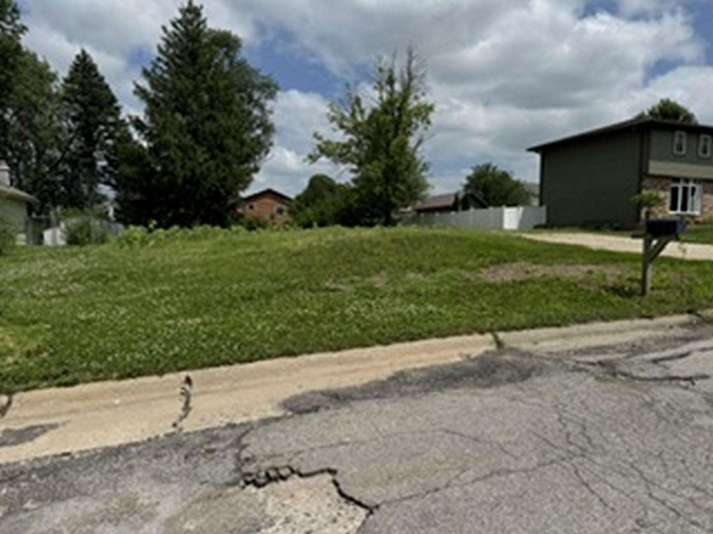 0.22 Acres of Residential Land for Sale in Marshalltown, Iowa