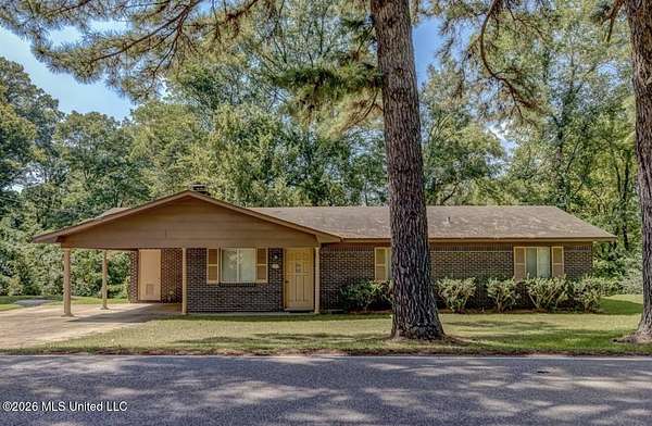 1.5 Acres of Land with Home for Sale in Vicksburg, Mississippi