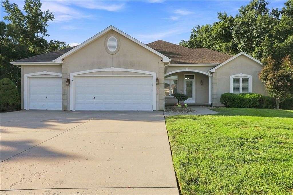 1.89 Acres of Land with Home for Sale in Kansas City, Missouri