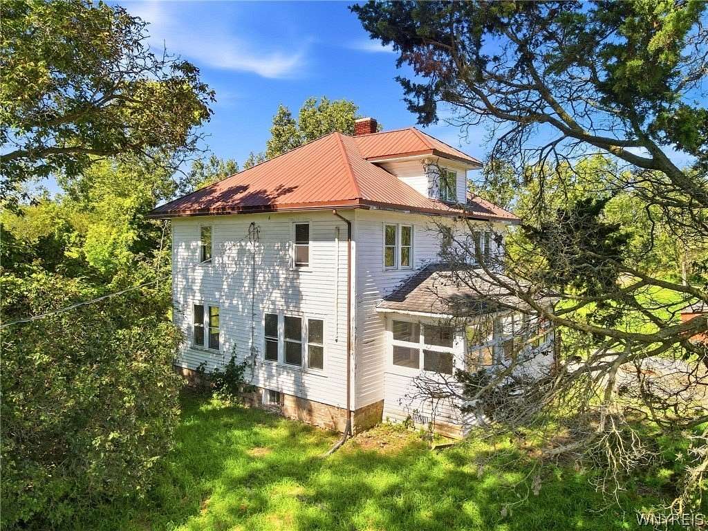 20.7 Acres of Land with Home for Sale in Middleport, New York