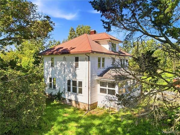 20.7 Acres of Land with Home for Sale in Middleport, New York