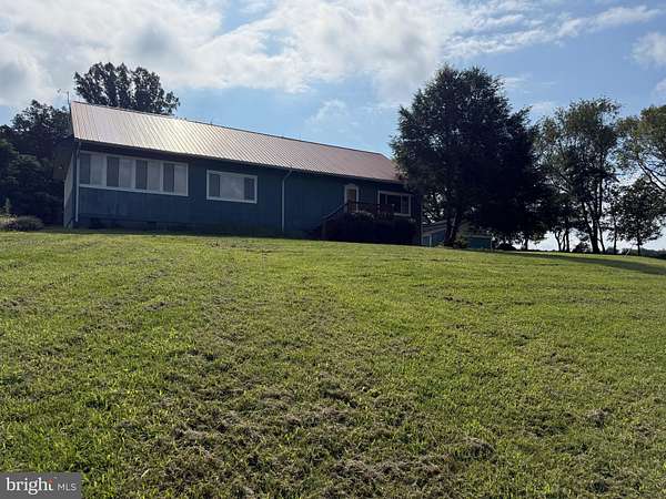11.1 Acres of Land with Home for Lease in Sperryville, Virginia
