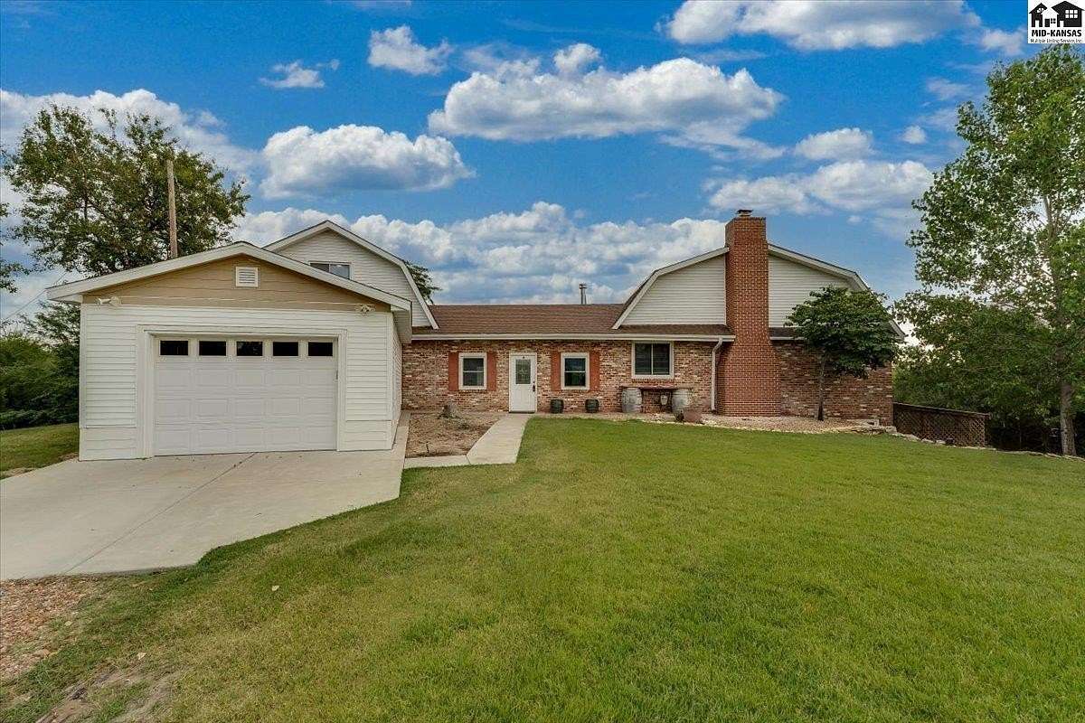 10.6 Acres of Land with Home for Sale in Hutchinson, Kansas