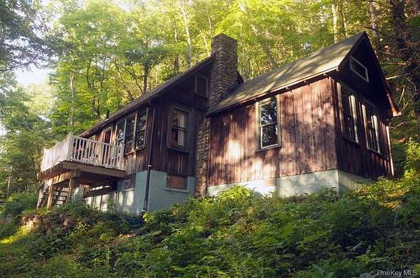11.6 Acres of Recreational Land with Home for Lease in Cuddebackville, New York