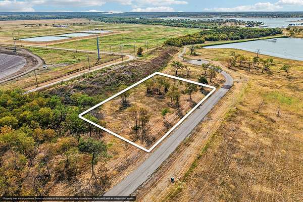 1.59 Acres of Residential Land for Sale in Corsicana, Texas