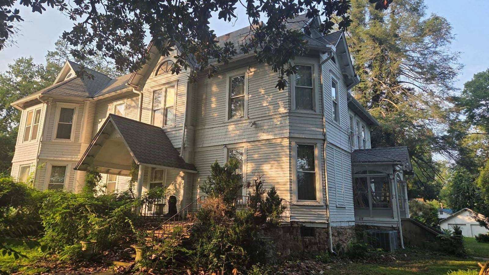 1.5 Acres of Land with Home for Sale in Rockwood, Tennessee