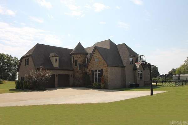 2 Acres of Land with Home for Sale in Jonesboro, Arkansas