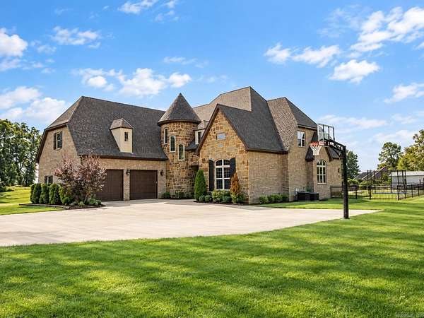2 Acres of Land with Home for Sale in Jonesboro, Arkansas