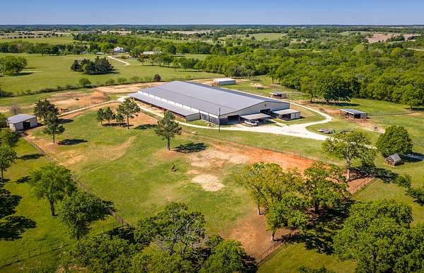 109 Acres of Land with Home for Sale in Gordonville, Texas