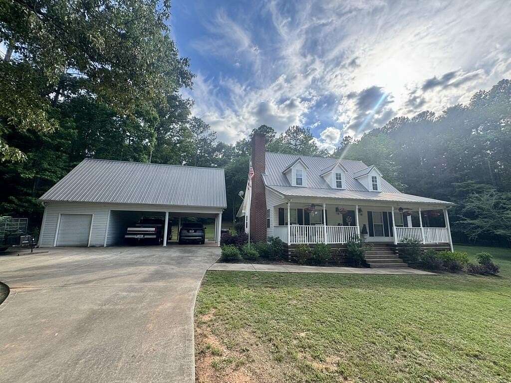 2.79 Acres of Land with Home for Sale in Milledgeville, Georgia
