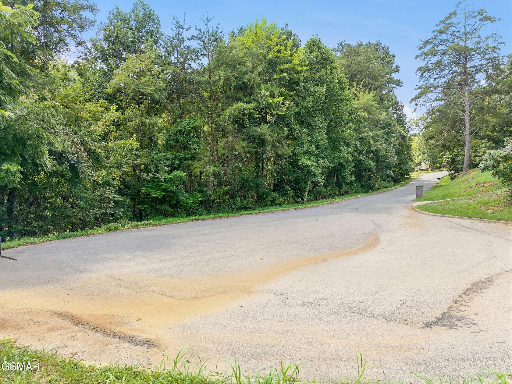 1.39 Acres of Residential Land for Sale in Kodak, Tennessee