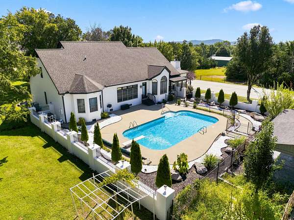 5 Acres of Land with Home for Auction in Smyrna, Tennessee