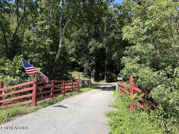 5 Acres of Residential Land for Sale in Harriman, Tennessee