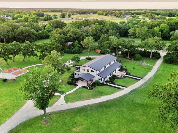 31 Acres of Mixed-Use Land for Sale in Madisonville, Texas