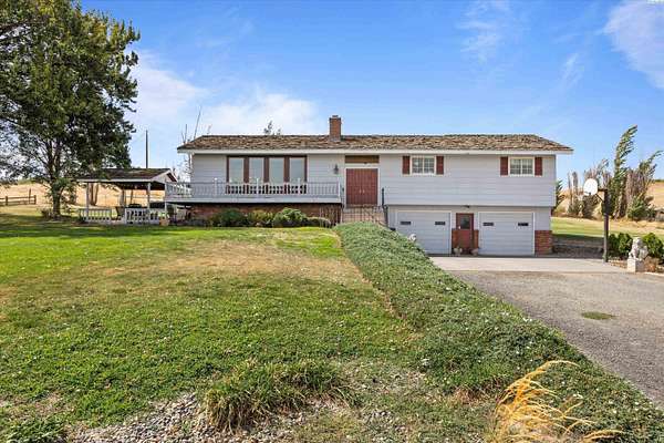 5.28 Acres of Land with Home for Sale in Touchet, Washington