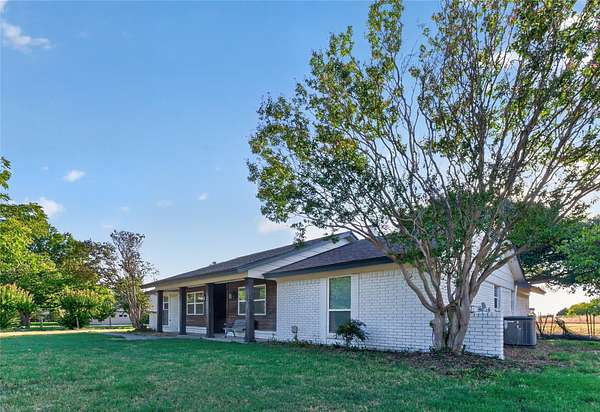 2.5 Acres of Land with Home for Lease in Parker, Texas