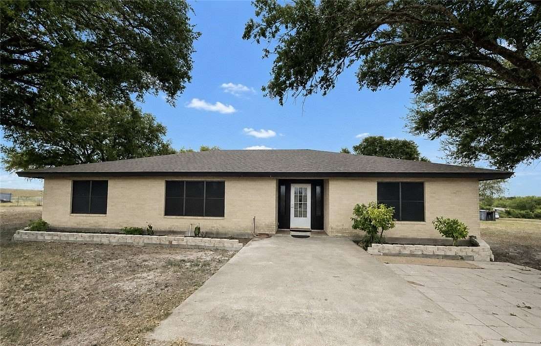 2 Acres of Improved Mixed-Use Land for Sale in Alice, Texas