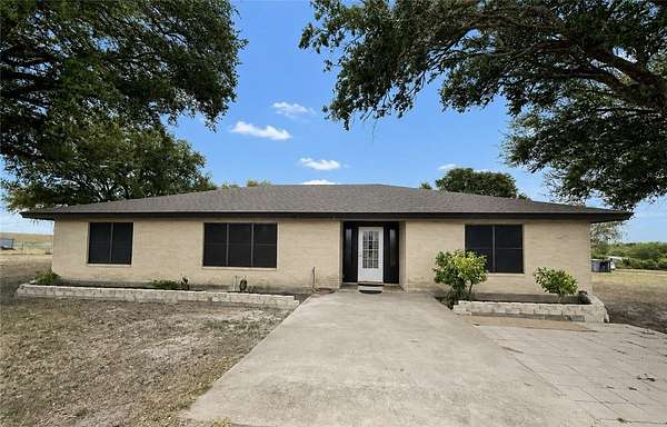 2 Acres of Improved Mixed-Use Land for Sale in Alice, Texas