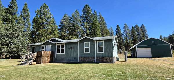 1.65 Acres of Land with Home for Sale in Bonanza, Oregon